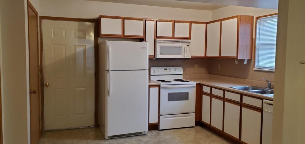 1402 W Frosty Dr - Photo 4 of 16