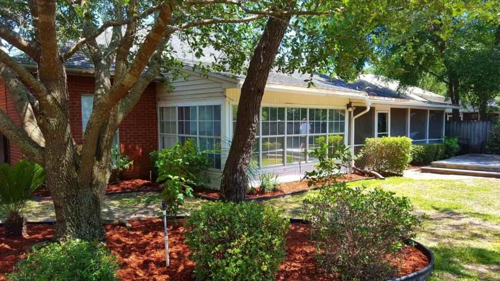 1592 Parkwood Ct W - Photo 3 of 28