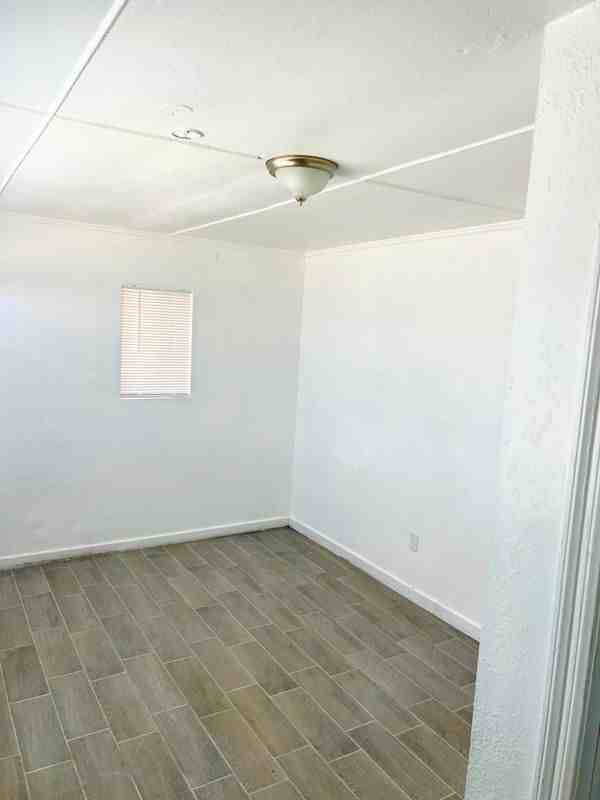 44725 Beech Ave - Photo 3 of 7