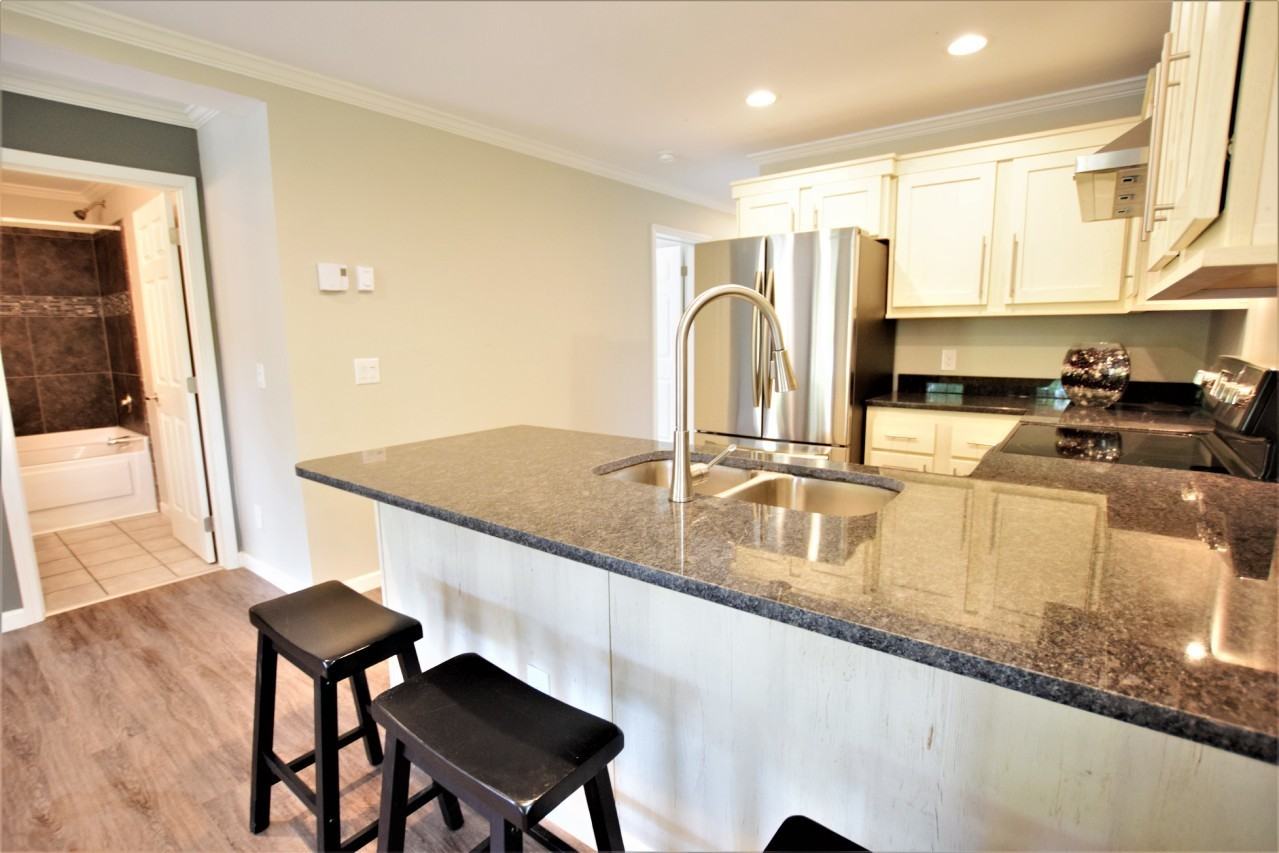 607 S Aurora St - Photo 3 of 28