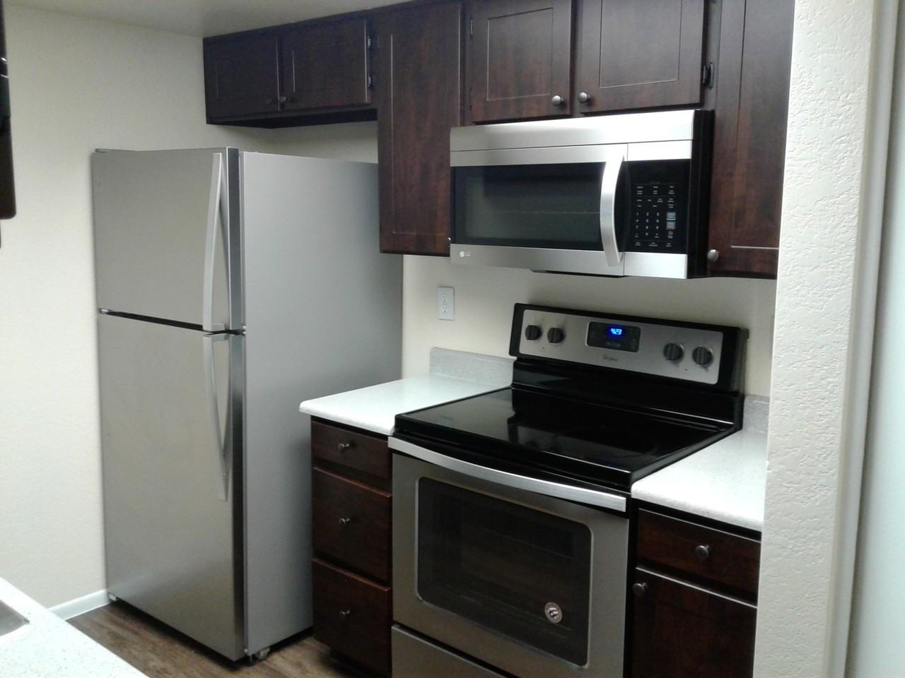 Desert Springs Apartments - Photo 4 of 16