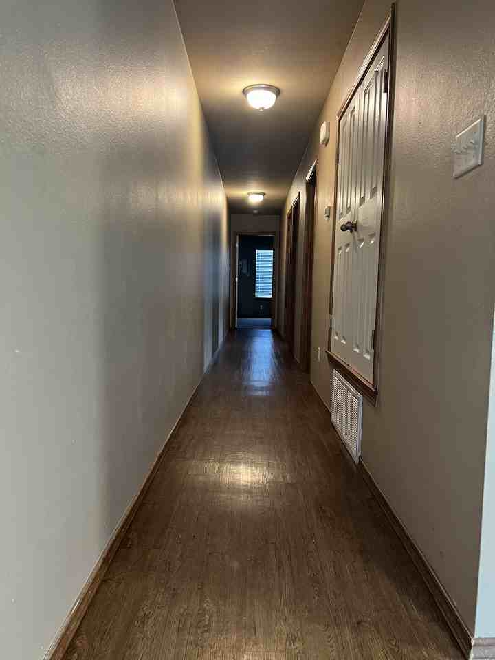 107 S Lindsey St - Photo 3 of 12