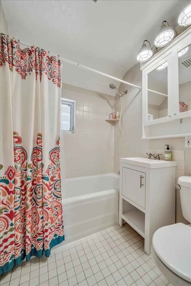 4411 Vincent Ave S - Photo 3 of 46