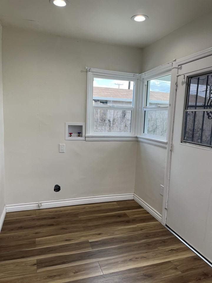 6326 Gallant St - Photo 3 of 8