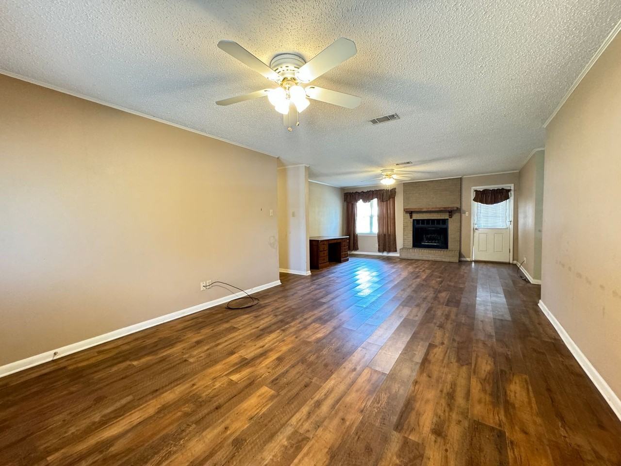 102 Camillia Cir - Photo 2 of 20