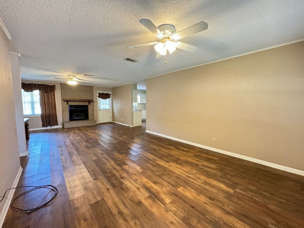 102 Camillia Cir - Photo 3 of 20