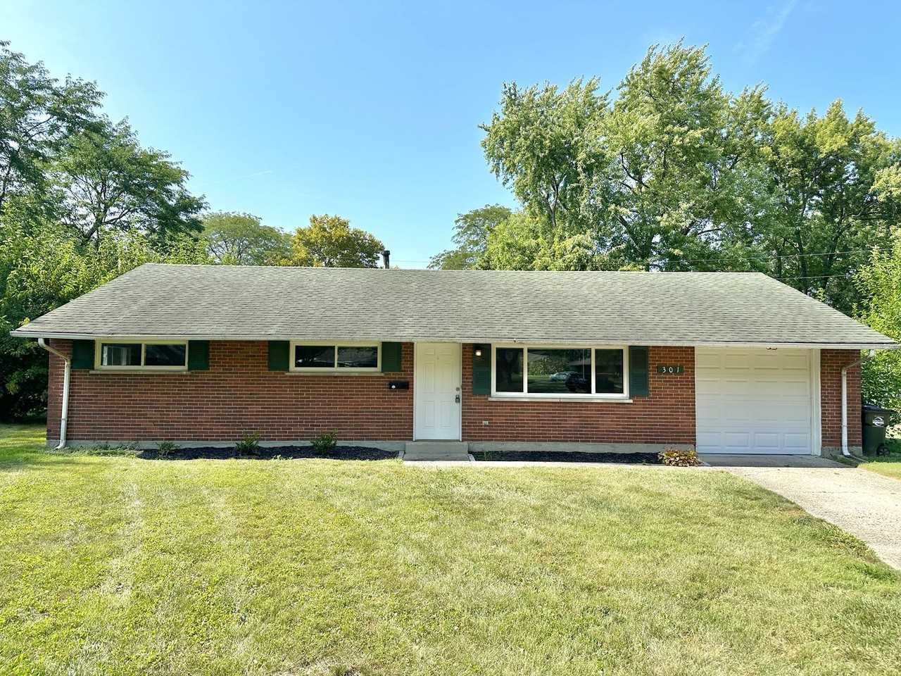 301 Ives Ln