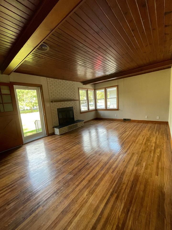 1810 Tama St - Photo 3 of 14