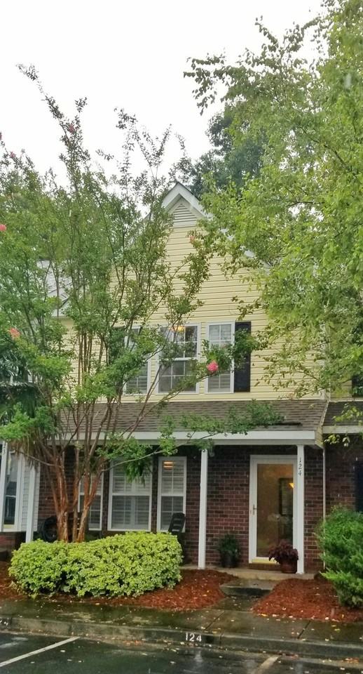 124 Taylor Cir - Photo 2 of 14