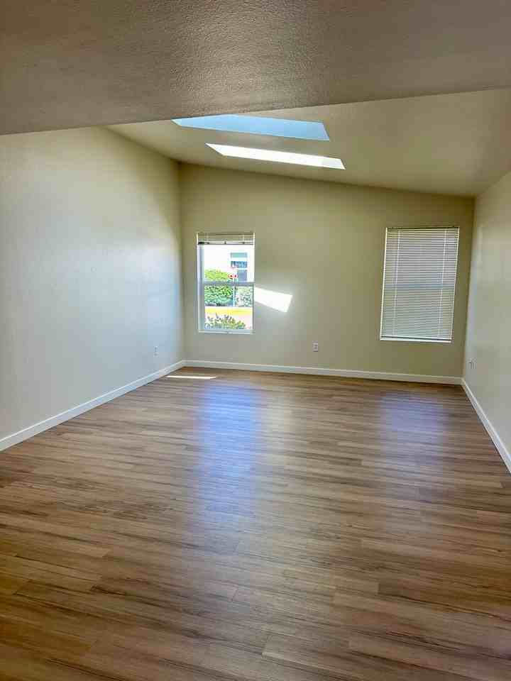 837 Morse Ave Sw - Photo 4 of 18