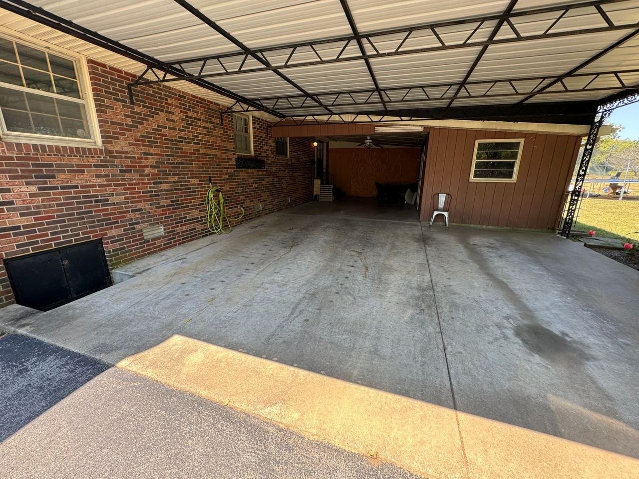 1425 Alhambra Dr - Photo 2 of 3