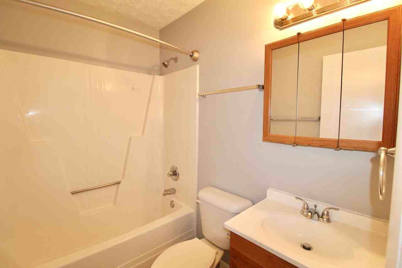 1330 Hunters Rd Apt J - Photo 5 of 13
