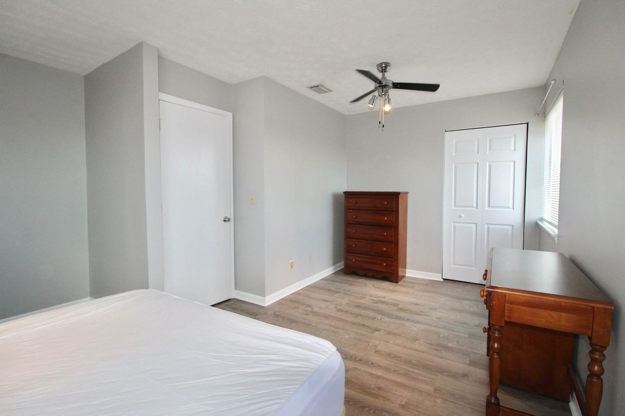 1330 Hunters Rd Apt J - Photo 7 of 13