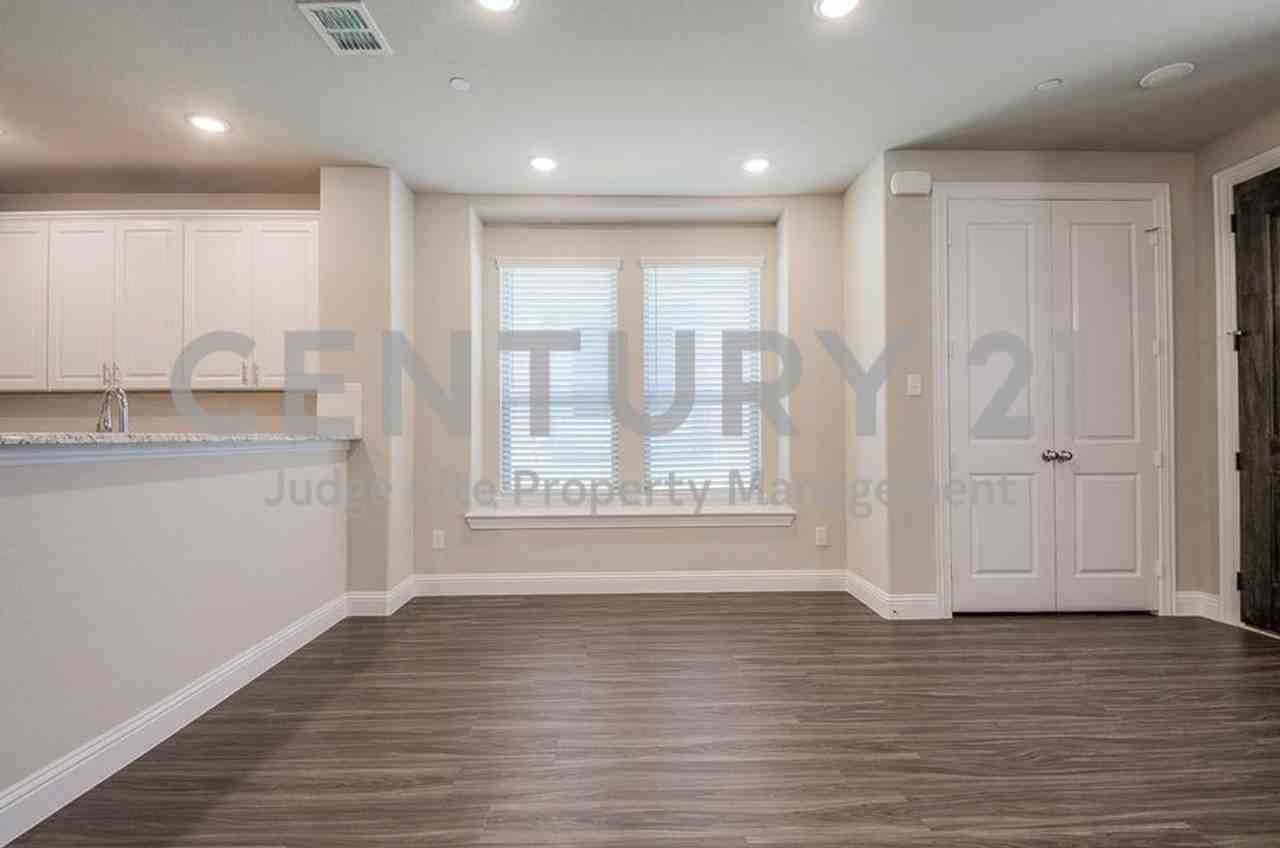 4720 Piedras Lanzar Dr - Photo 5 of 19