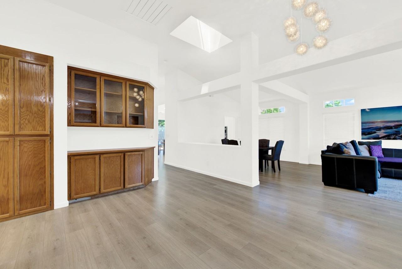 648 Fox Hollow Way - Photo 6 of 30