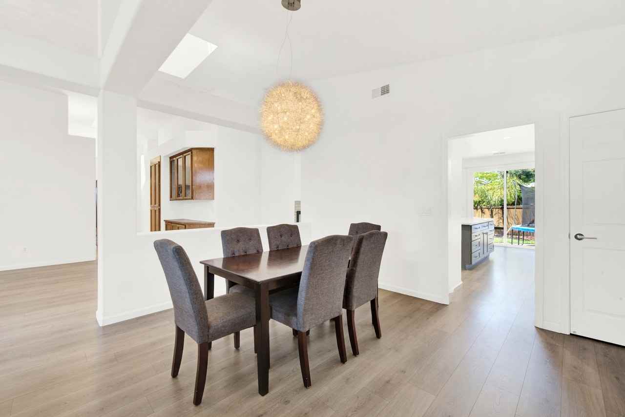 648 Fox Hollow Way - Photo 7 of 30