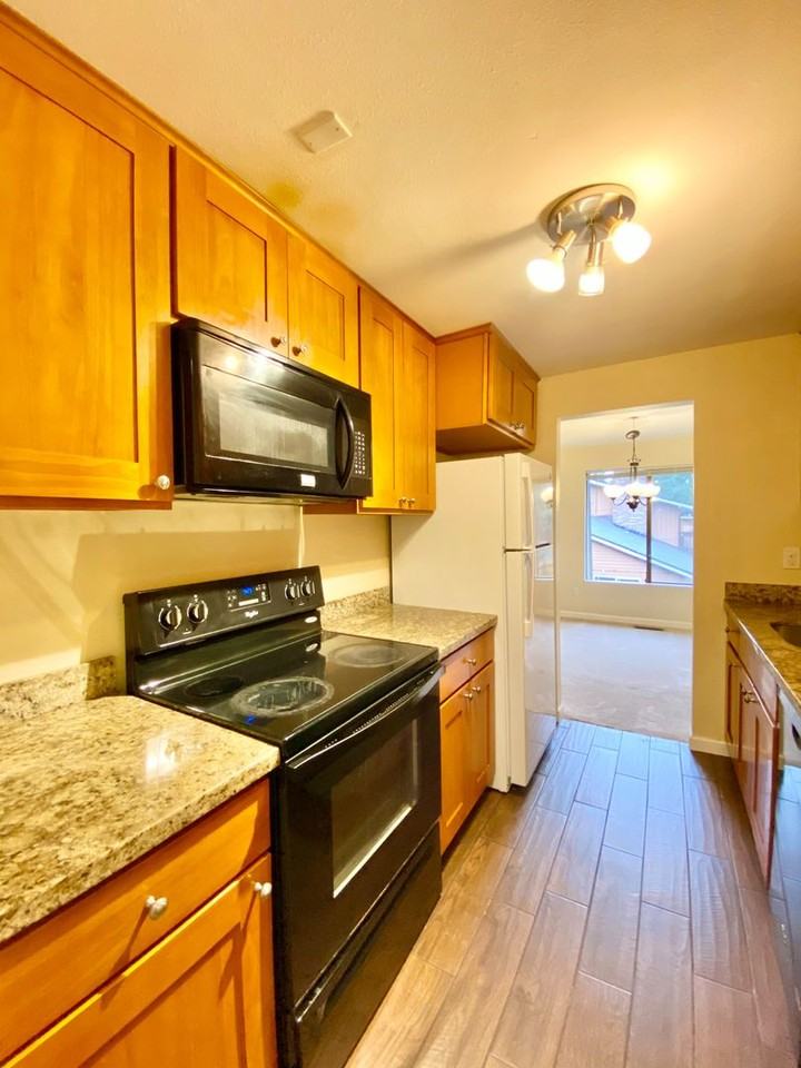 9805 Ne 124th St #104 - Photo 5 of 15