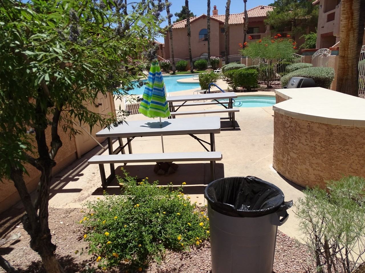 1425 Santa Margarita St #B - Photo 5 of 32