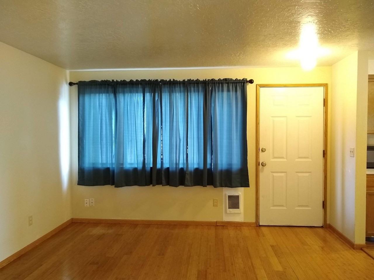 1021 25th St - Photo 2 of 8
