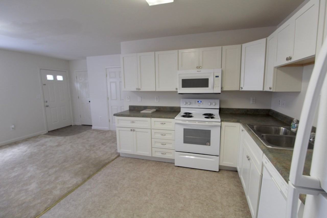 1326 Devon Ln - Photo 4 of 18