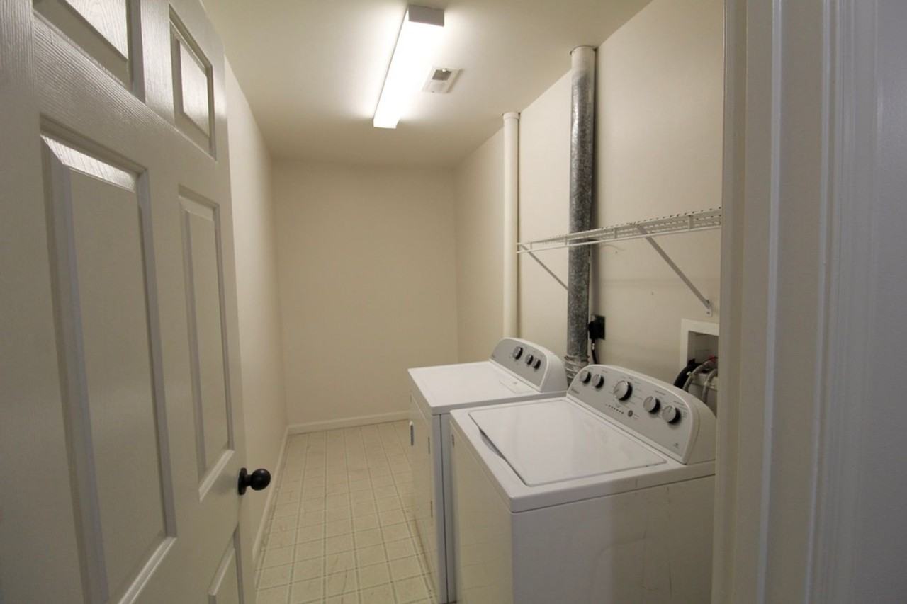 1326 Devon Ln - Photo 5 of 18