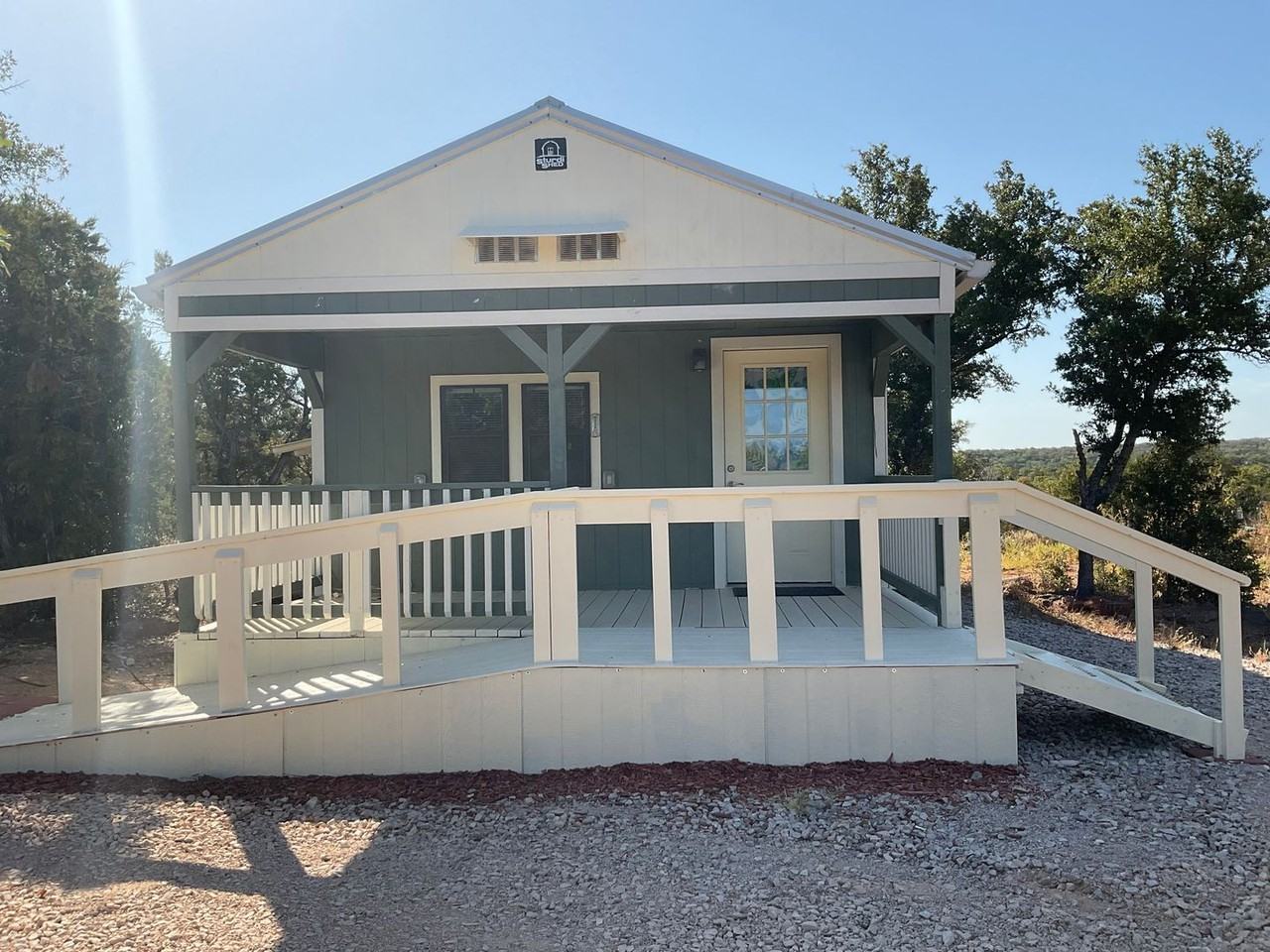 815 Yucca Dr - Photo 2 of 15