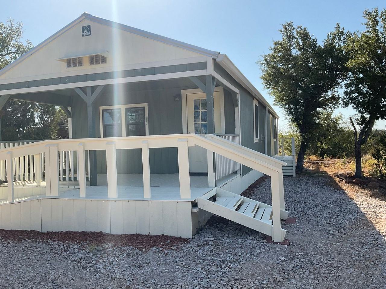 815 Yucca Dr - Photo 3 of 15