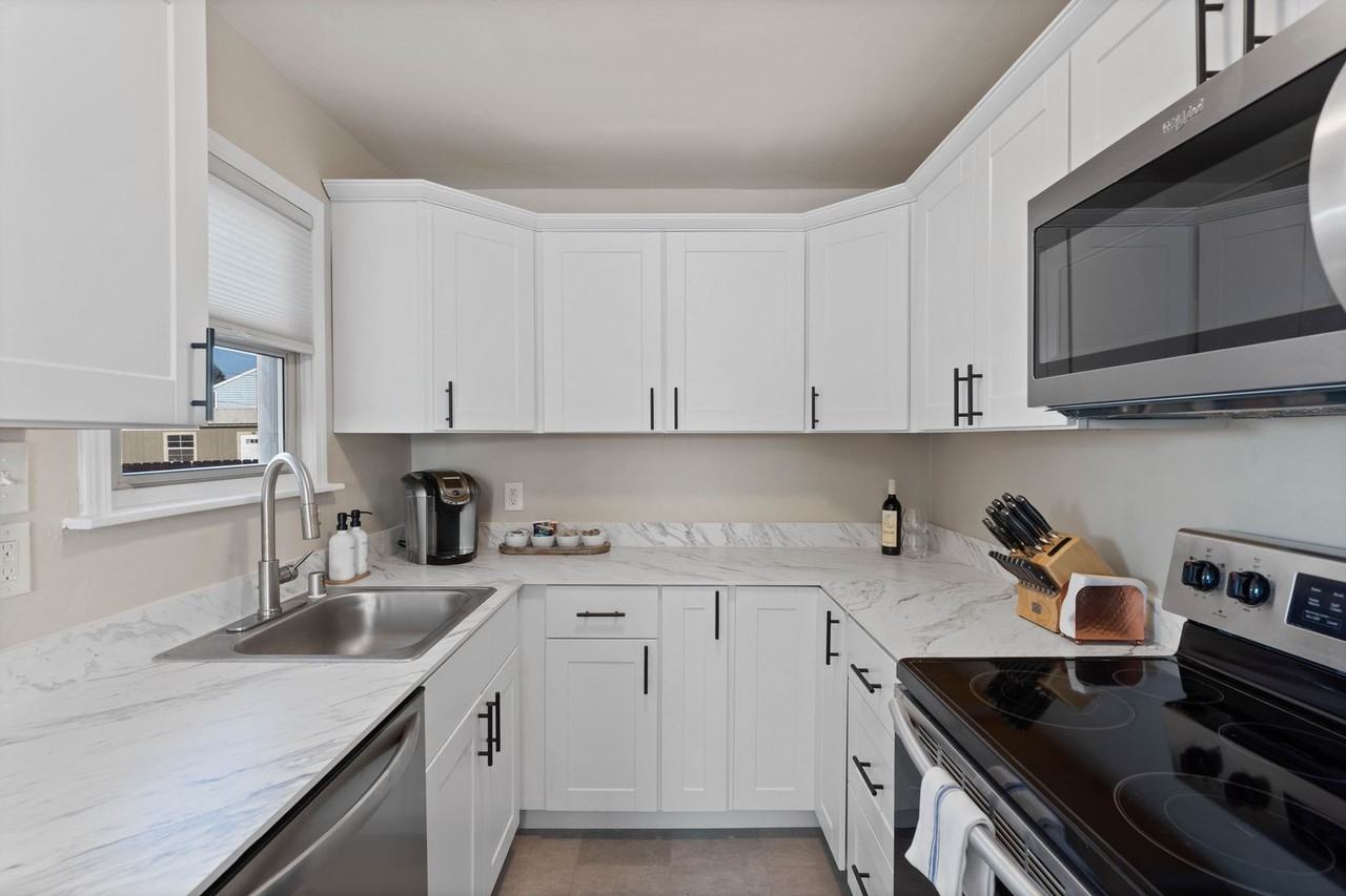 4207 N Normandie St - Photo 2 of 39