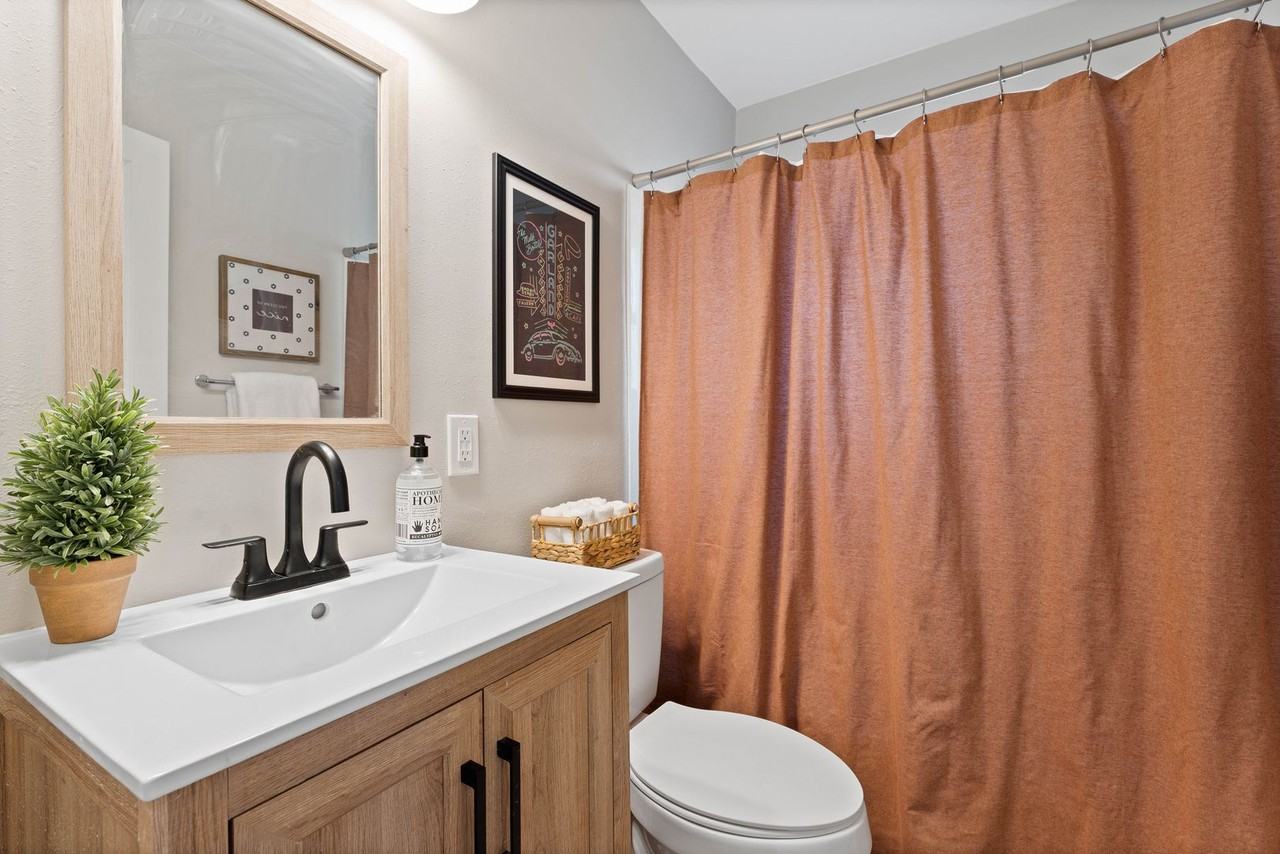 4207 N Normandie St - Photo 4 of 39