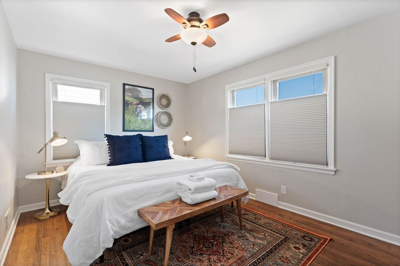4207 N Normandie St - Photo 5 of 39