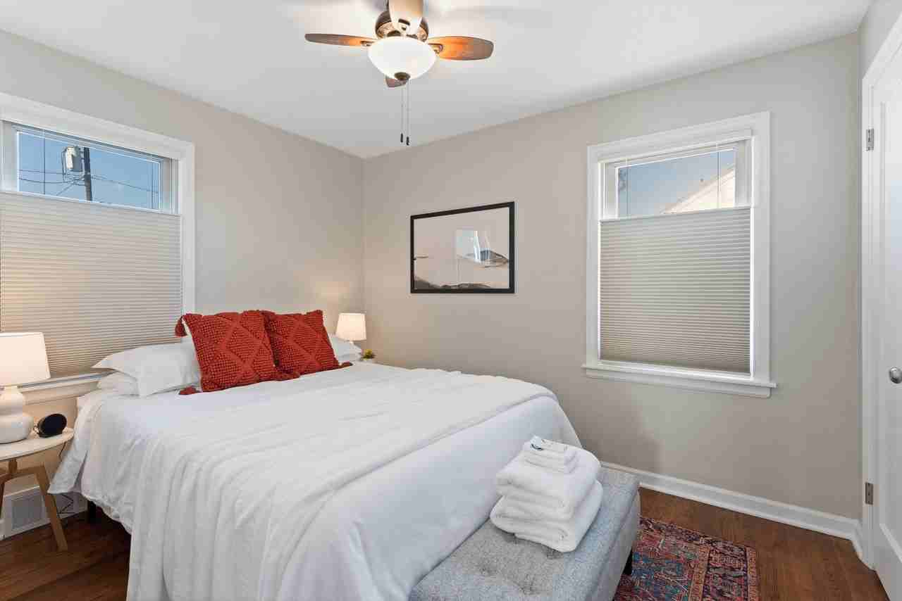 4207 N Normandie St - Photo 6 of 39