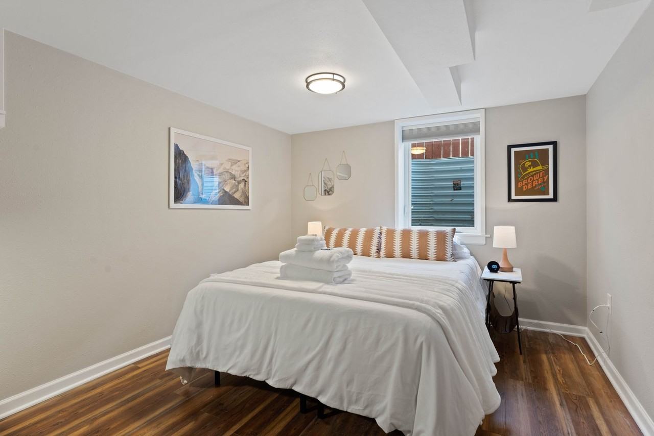 4207 N Normandie St - Photo 7 of 39
