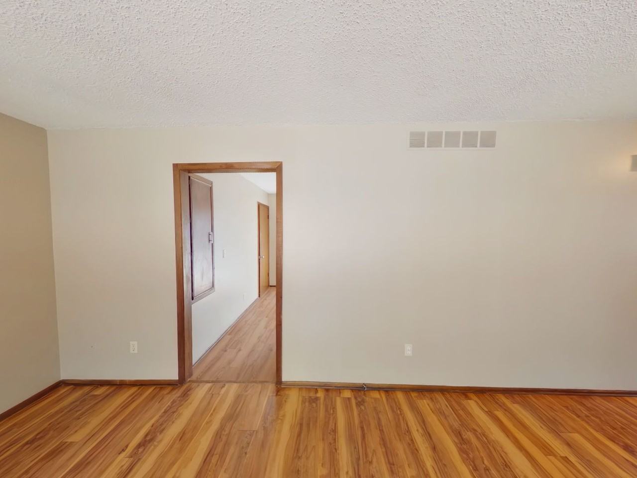 614 N Richmond Ave - Photo 3 of 18