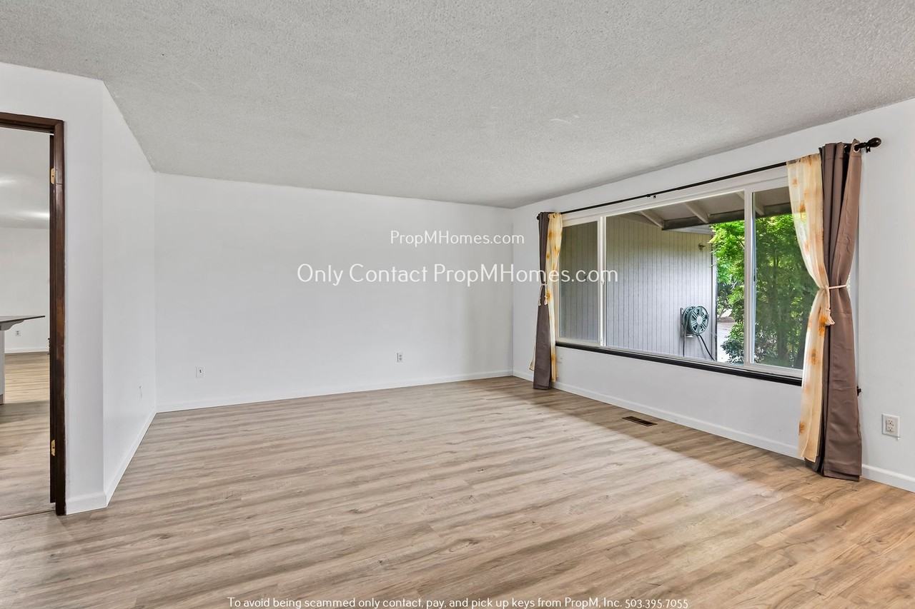 10925 Sw Mira Ct - Photo 2 of 28