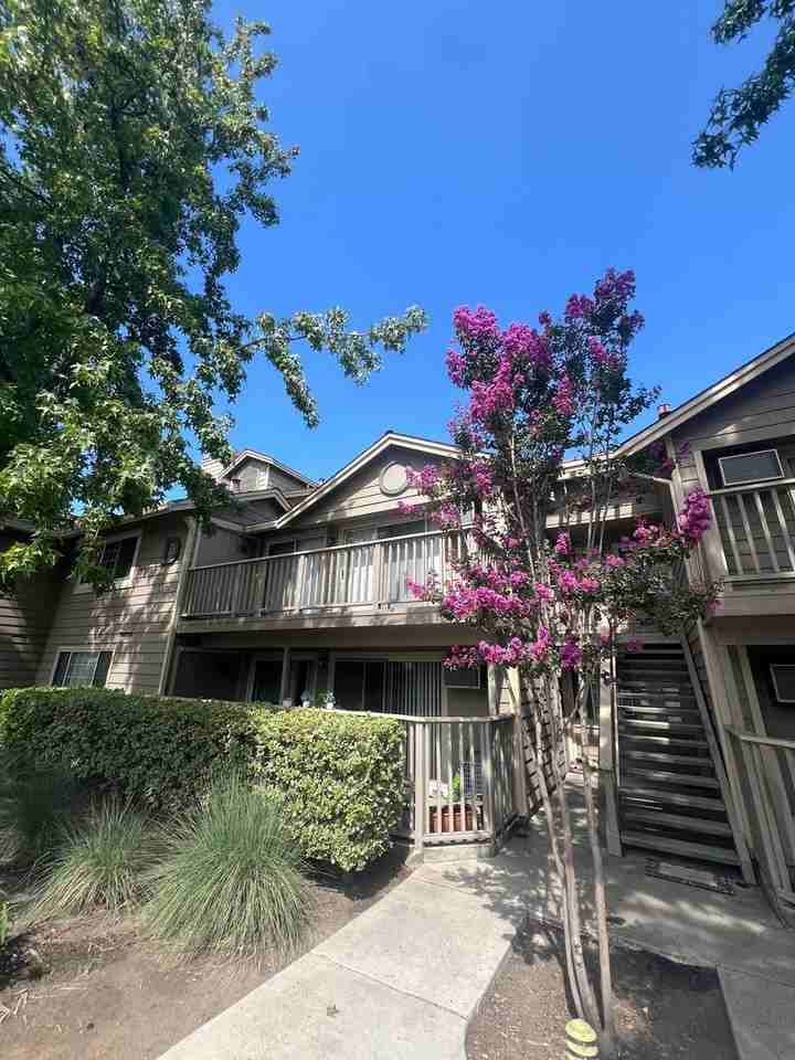 2407 Jubilee Ln - Photo 2 of 47