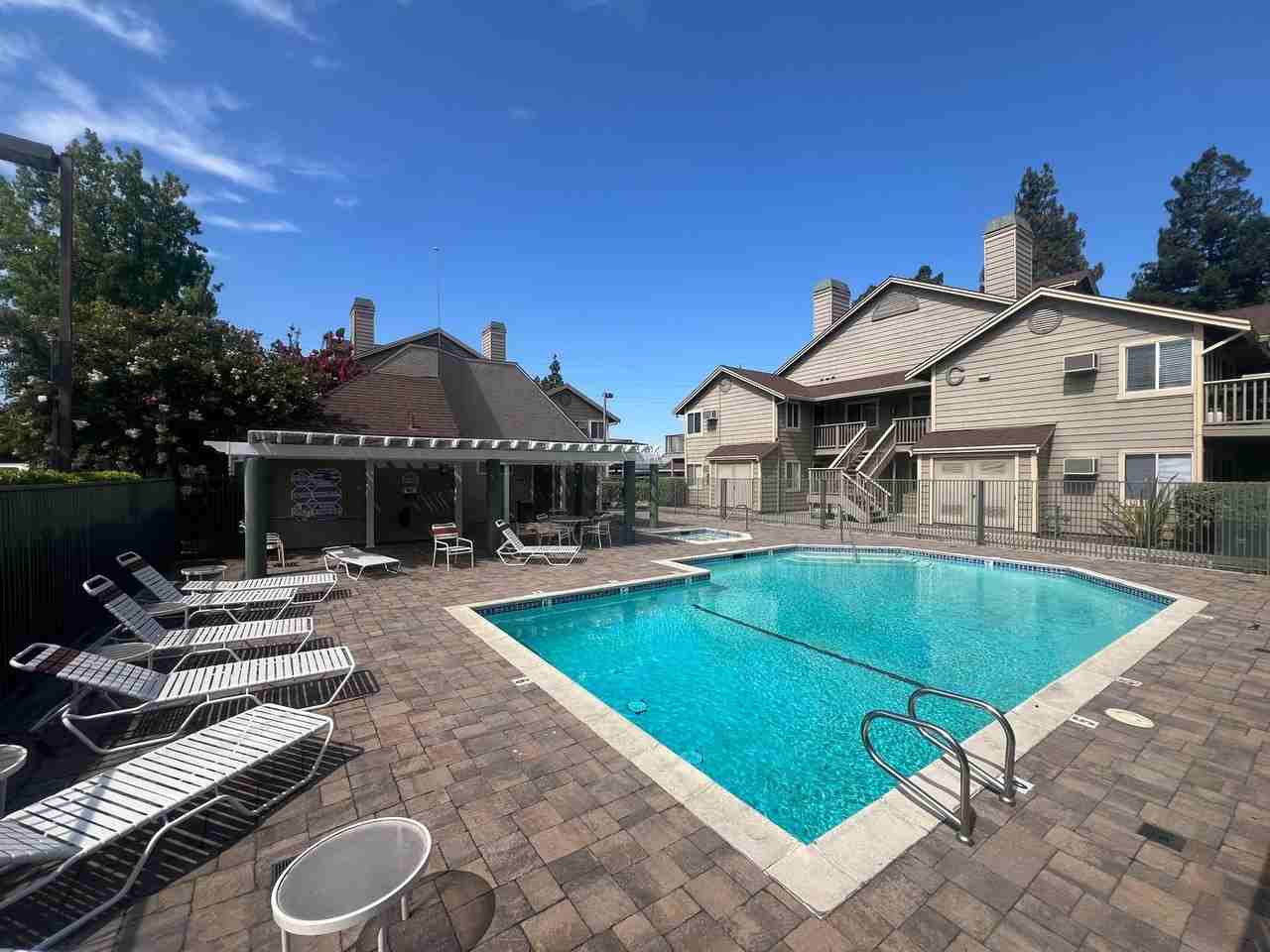 2407 Jubilee Ln - Photo 3 of 47