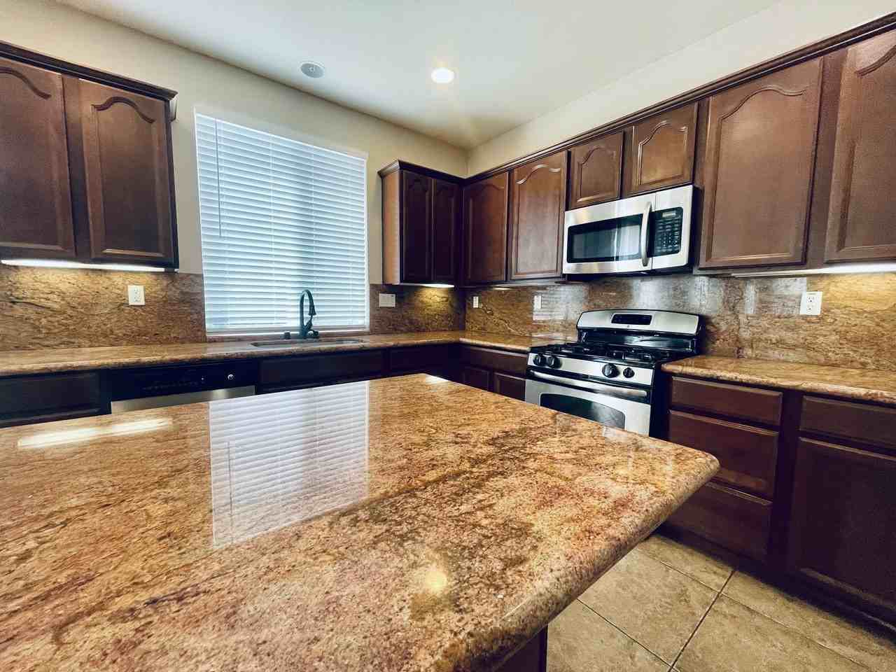 1065 Coriander Dr - Photo 3 of 18