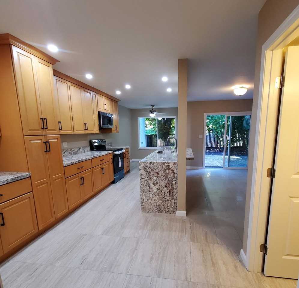 1525 Siskiyou Dr - Photo 2 of 27