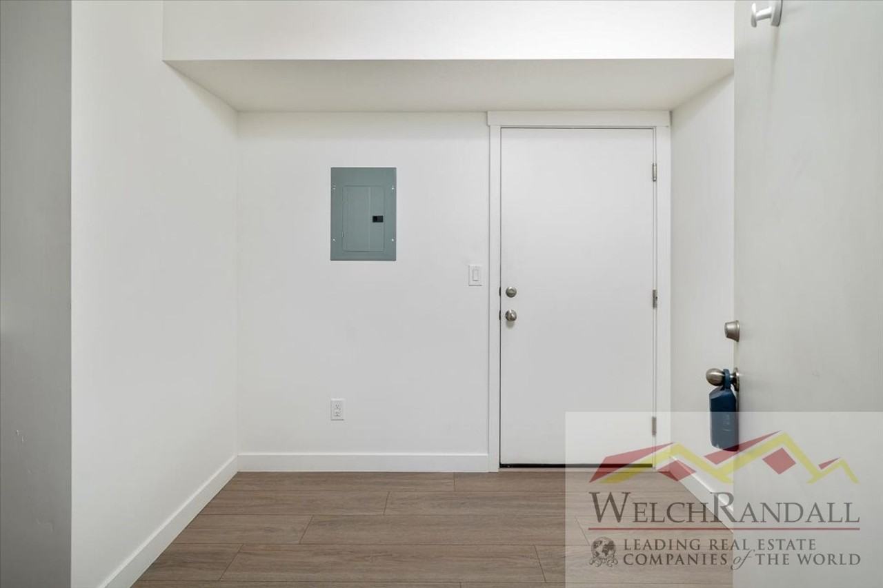 82 E Weekes Way - Photo 3 of 33
