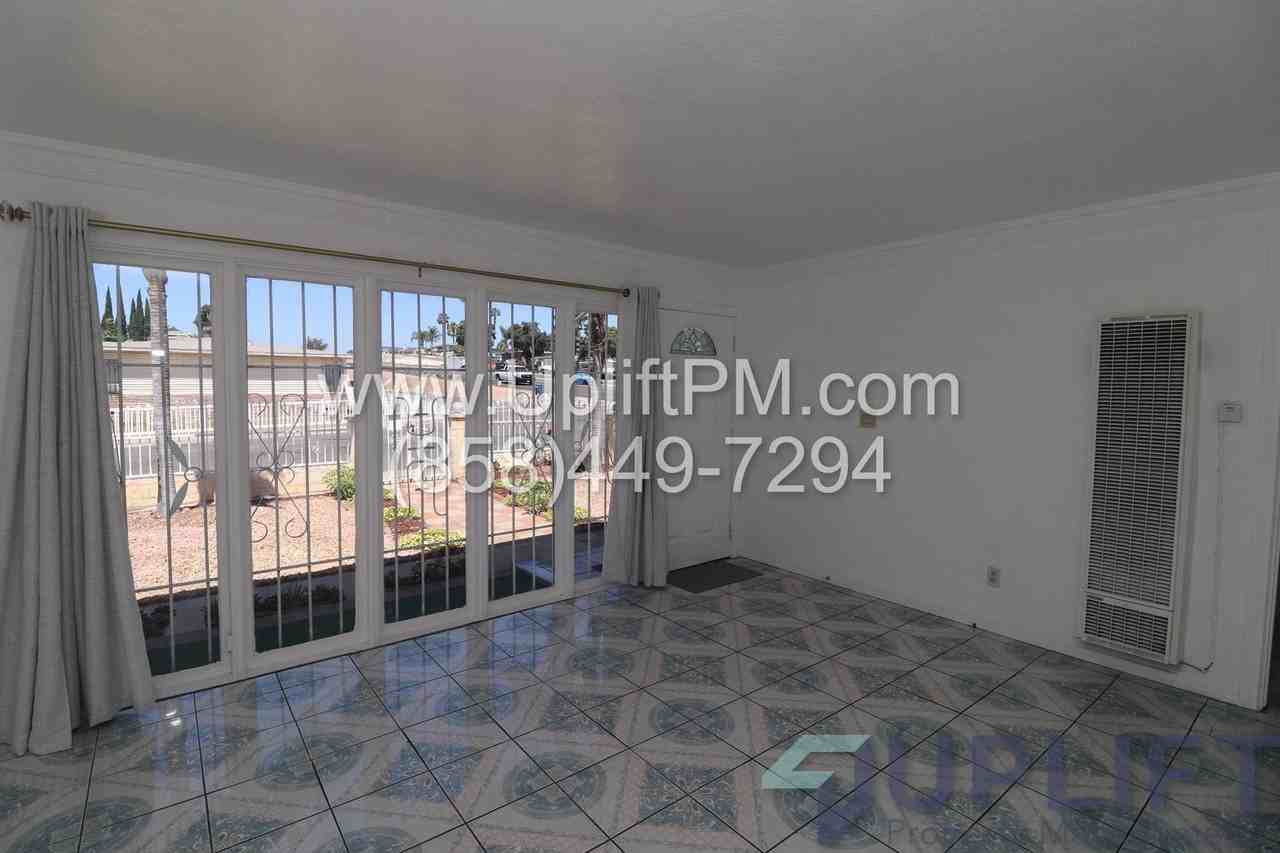 5359 Redwood St - Photo 3 of 31