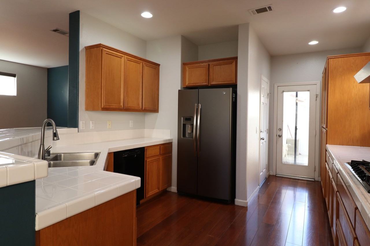 2233 Cordoban Ln - Photo 7 of 25