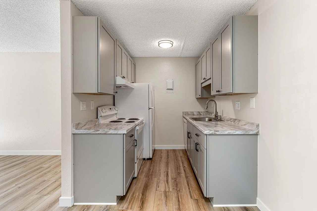 3250 Oneal Cir #D15 - Photo 3 of 24