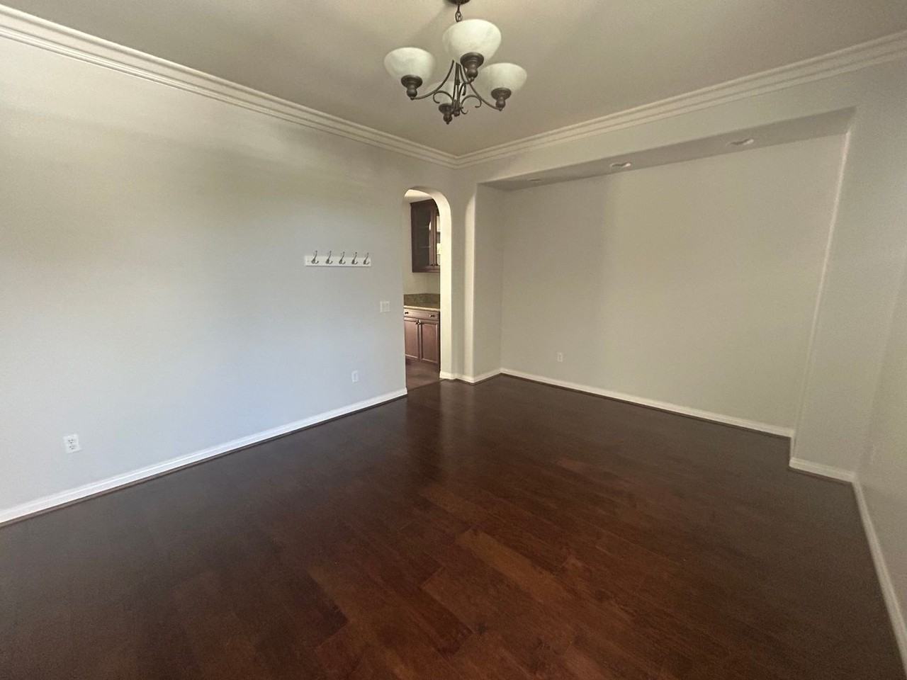 42215 Wyandotte St - Photo 3 of 24
