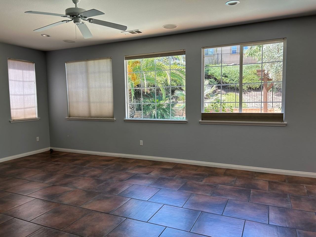 42215 Wyandotte St - Photo 6 of 24
