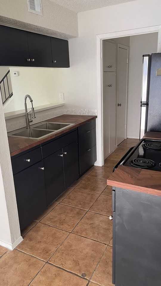 1705 Coronado Hills Dr #C - Photo 4 of 10