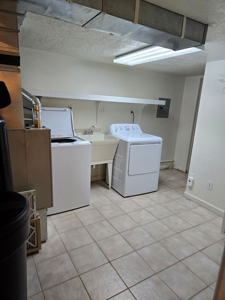 117 N 200 E #B - Photo 3 of 21