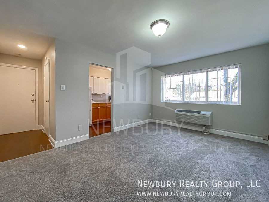 313 San Juan Dr Apt 1 - Photo 4 of 34