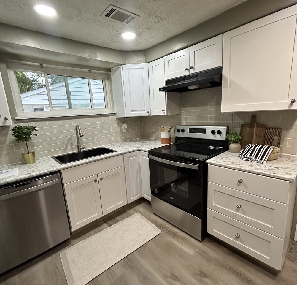 11049 Corine Ave #NA - Photo 2 of 5
