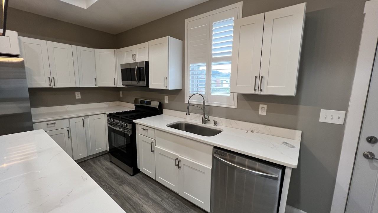 438 Linden Street - Photo 3 of 20