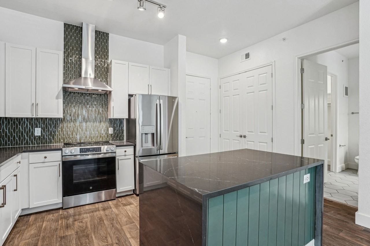 Dorian and Encore - Photo 2 of 84